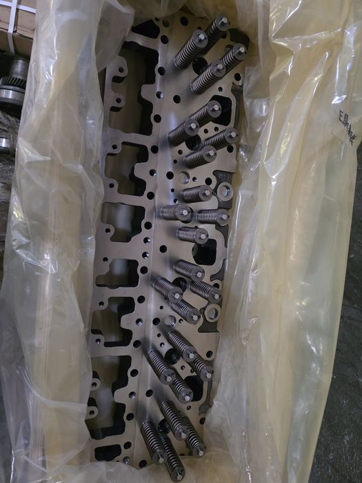 Продам головка блока на двигатель cummins QSM 11,  трактор Buhler 2375