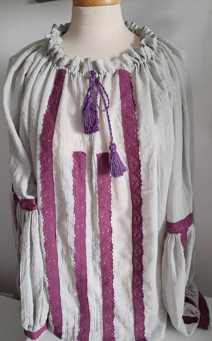 ie stilizata pe panza de bumbac