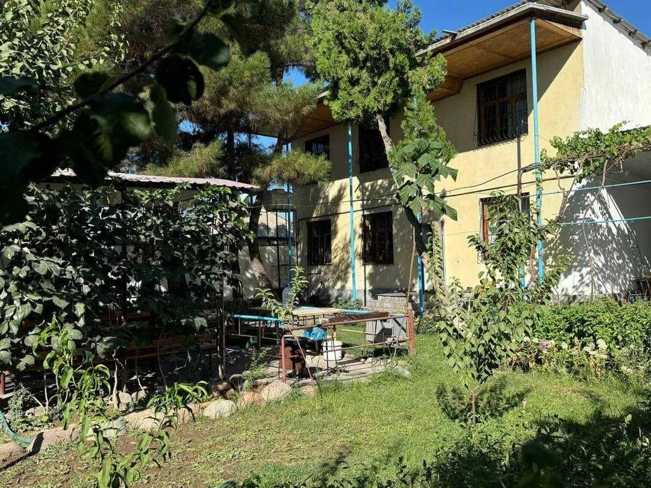 Dacha Sotiladi: 8 Sotix, 2 Qavatli Uy, Sauna va Basseyn