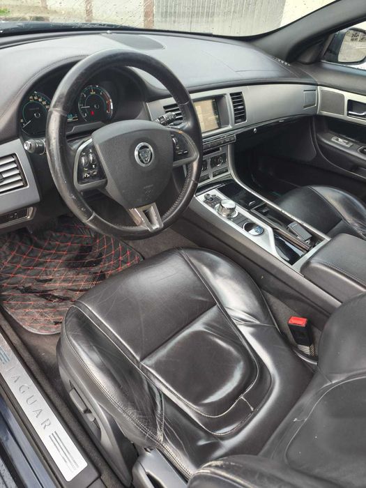 Vând jaguar xf an 2012 motor 2.2 diesel