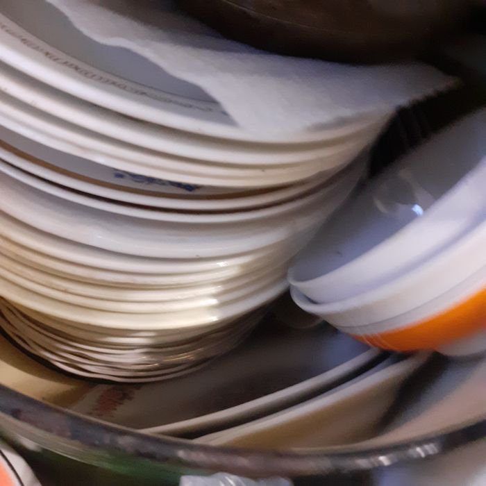 Тумбочка  5000тг.под тв.посуда