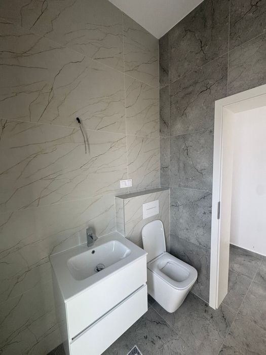 Spatiu comercial plus 8 locuri de parcare incluse 160m2 utili
