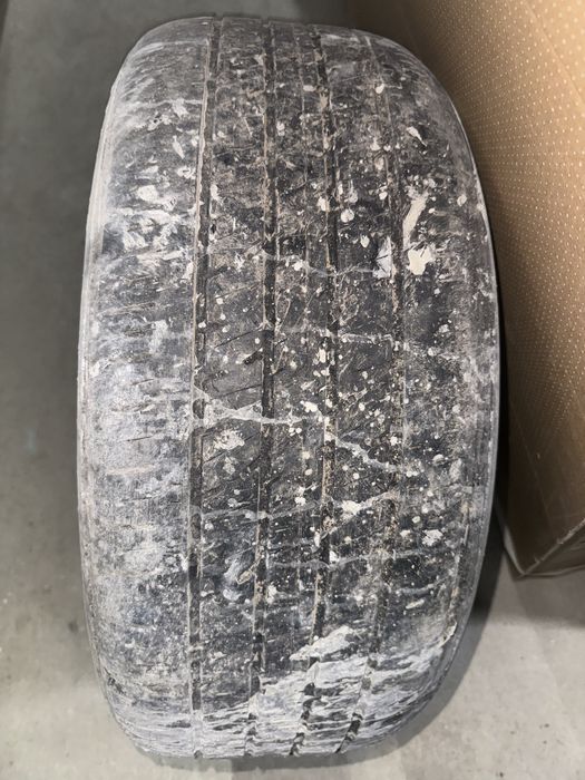 Продаются шины летние  BRIDGESTON 245/50 R20