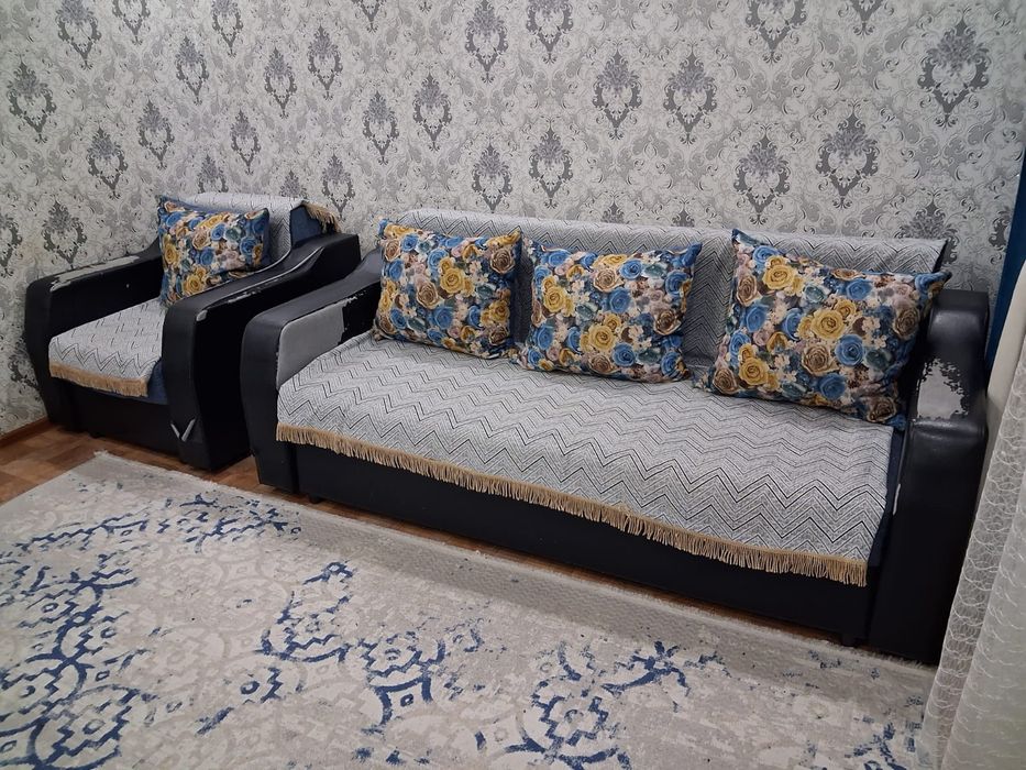 Диван с креслой.