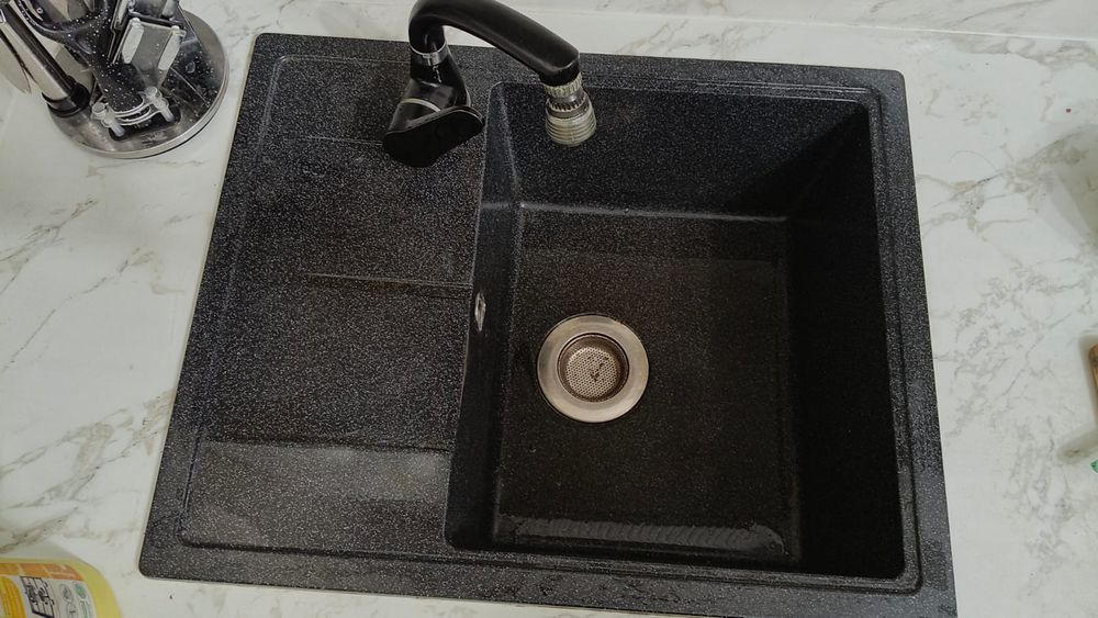 Продам кухонную мойку