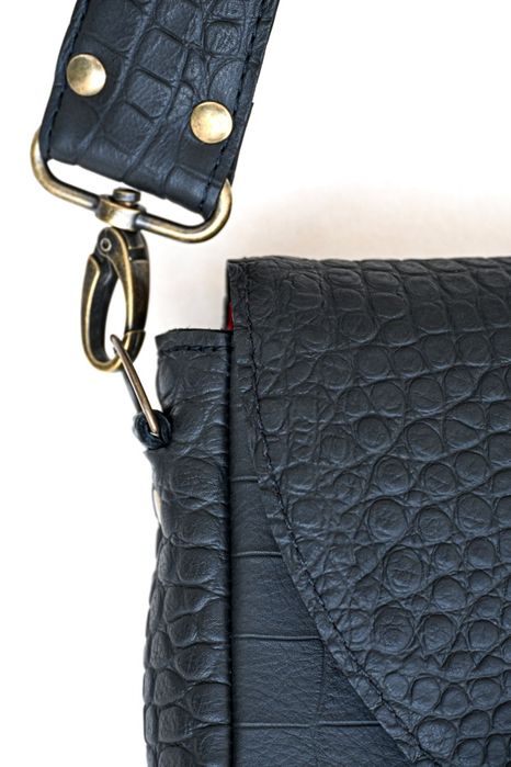 Чанта Vishna естествена кожа в зелено и черно