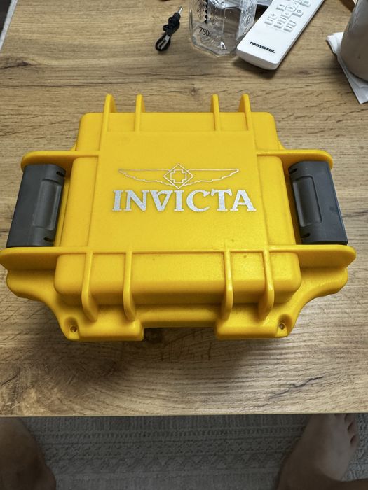 Vand ceas Invicta Reserve Bolt Zeus Chronograph
