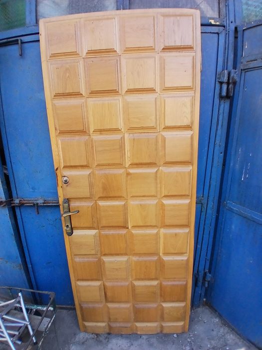 Vând usa lemn masiv