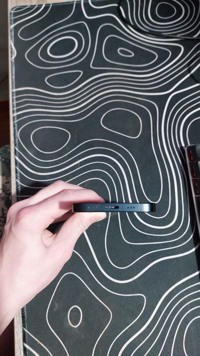 Обменяю айфон 13 на модель выше