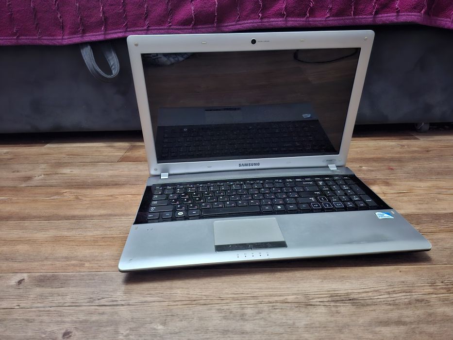 Ноутбук Samsung rv509