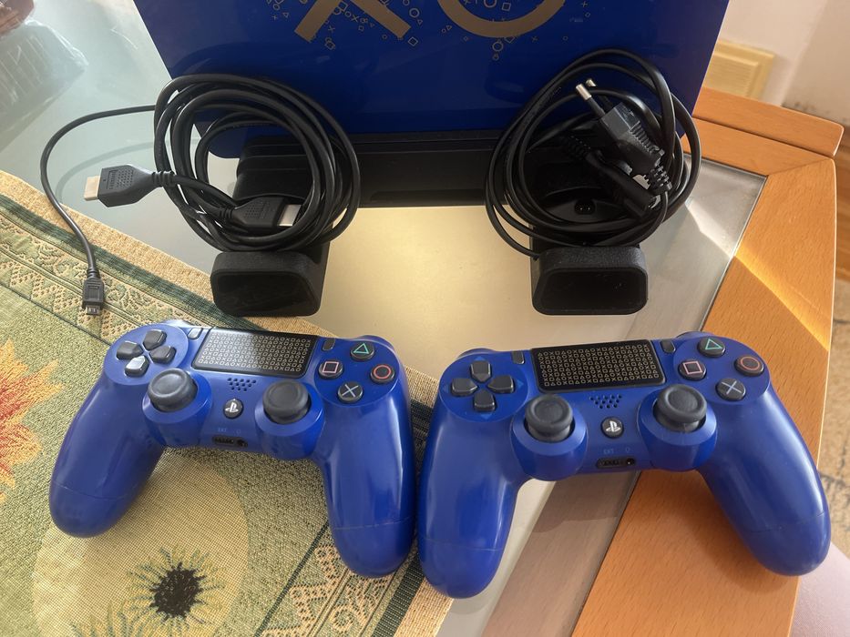 Playstation 4/PS4  Blue Limited Edition
