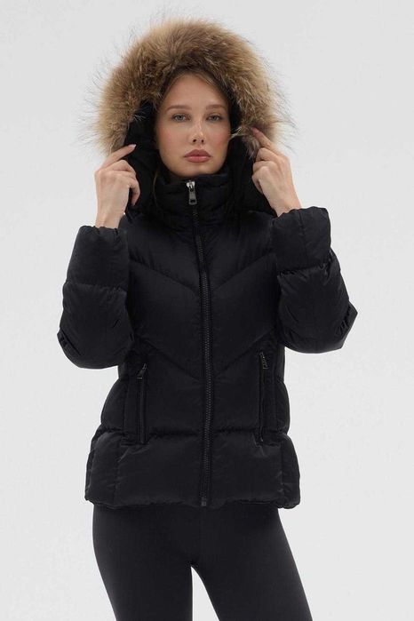 Moncler вталено дамско яке с качулка