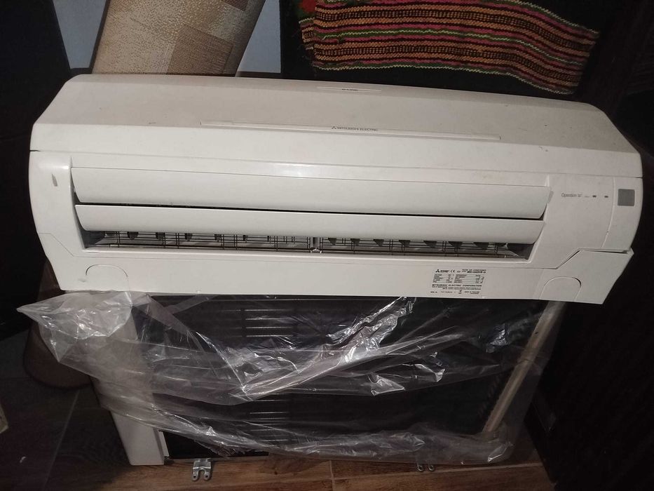 Aer conditionat Mitsubishi 12 000 Btu cu unitate externa noua in perfecta stare de functionare .