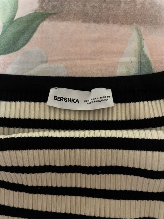 Fusta lunga crapata pe picior