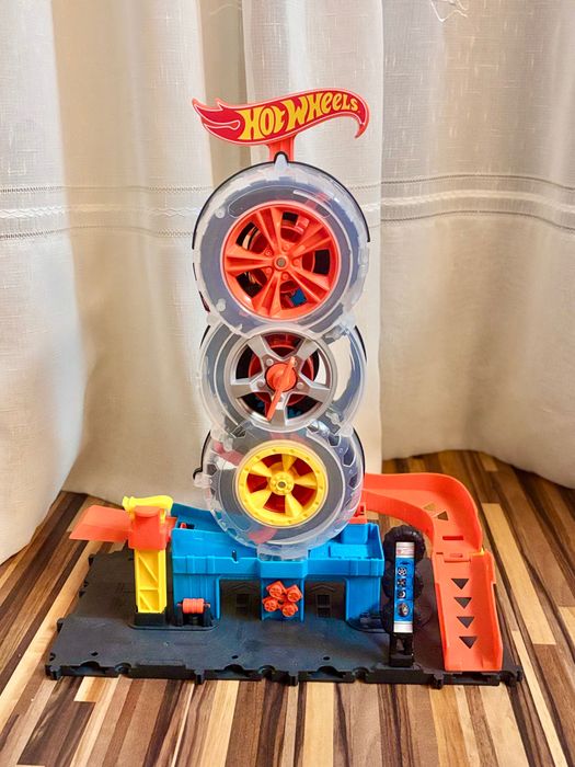 Hot Wheels City Super Twist Bandenwinkel | SPEELGOED&TOYS | Wij helpen