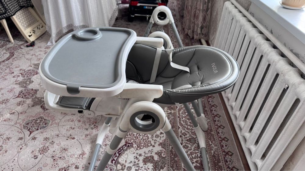 Детскии столик для кормление