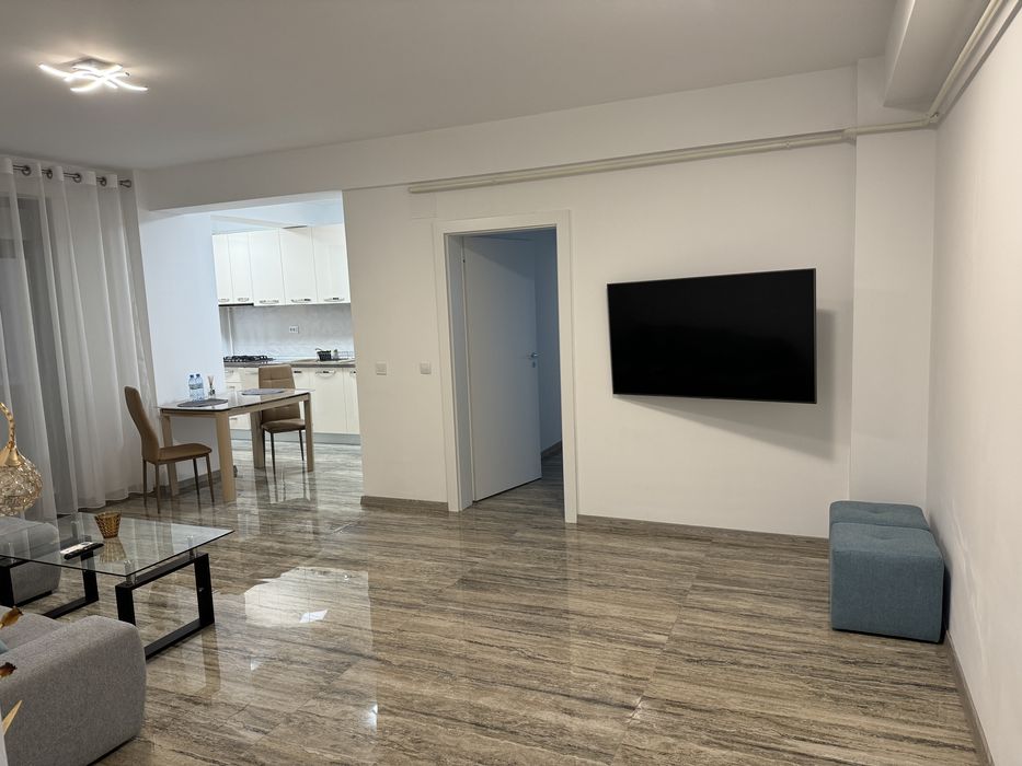 Inchiriez apartament Rovine