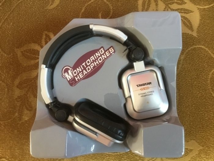 Продам наушники Takstar