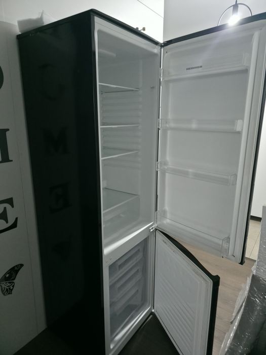 Vand Frigider Heinner HC-H273BKA+ Black, 273L, Clasa A+, stare  foarte buna