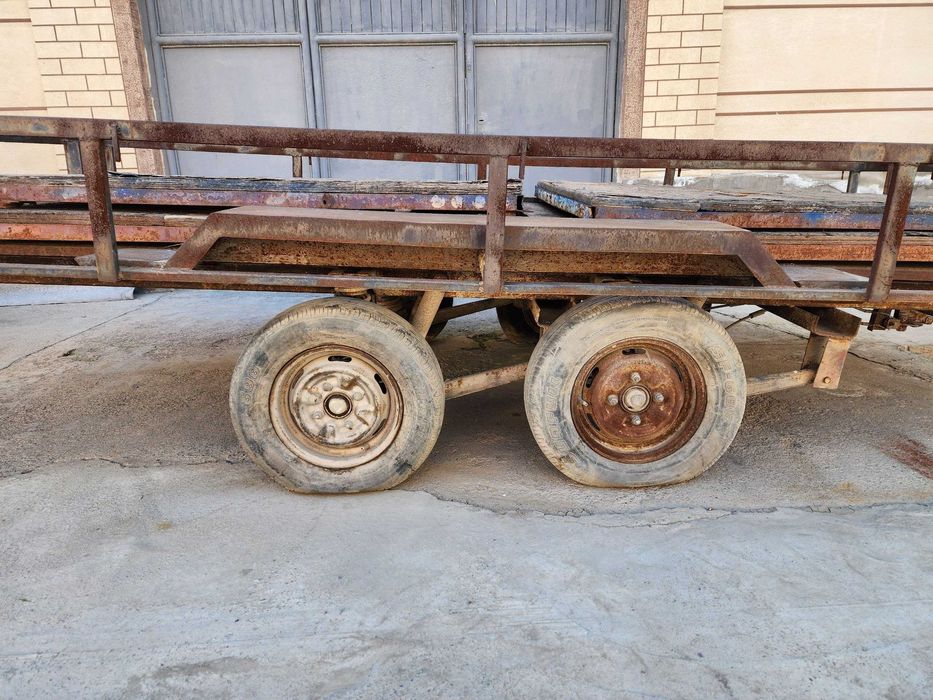 Mashina uchun uzun pritsep sotiladi