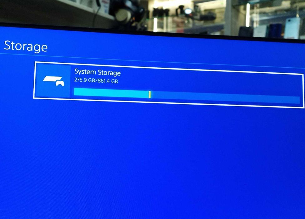 PlayStation 4 Slim / 1 TB + 2 игри