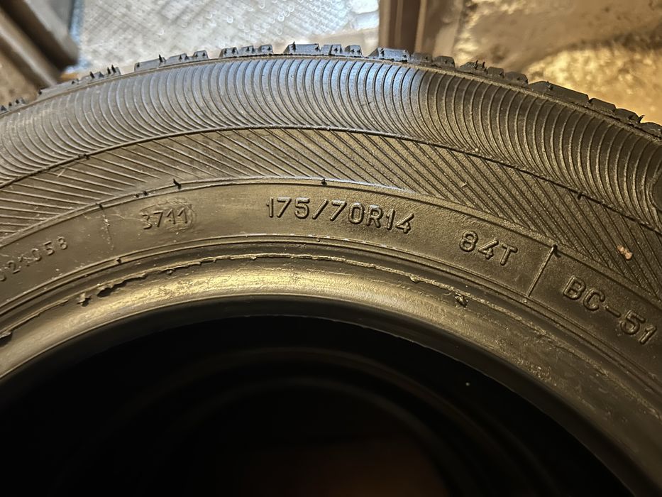 Продам шины буу срочна 25000торг есть