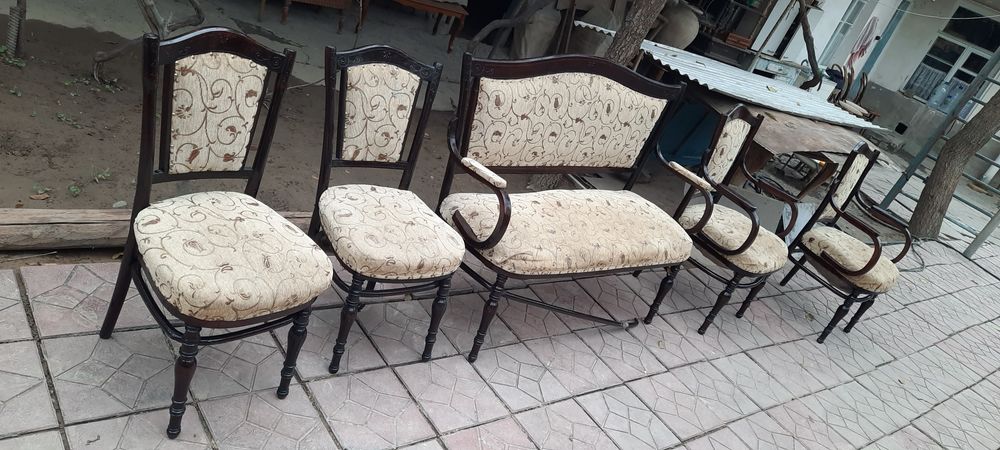 Комплект антикварный мебели.