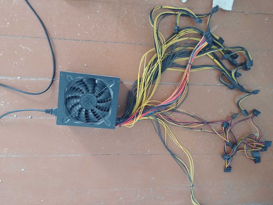 Блок питания  2000 wt MAX power output 93 plus gold