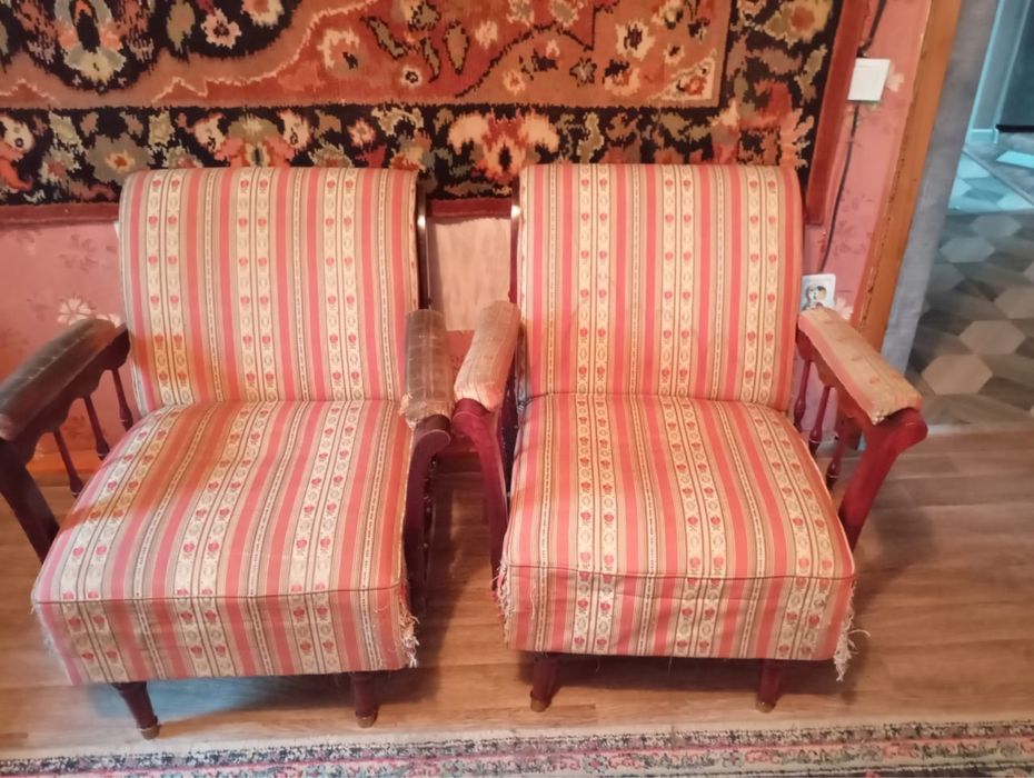 Продам румынский гарнитур
