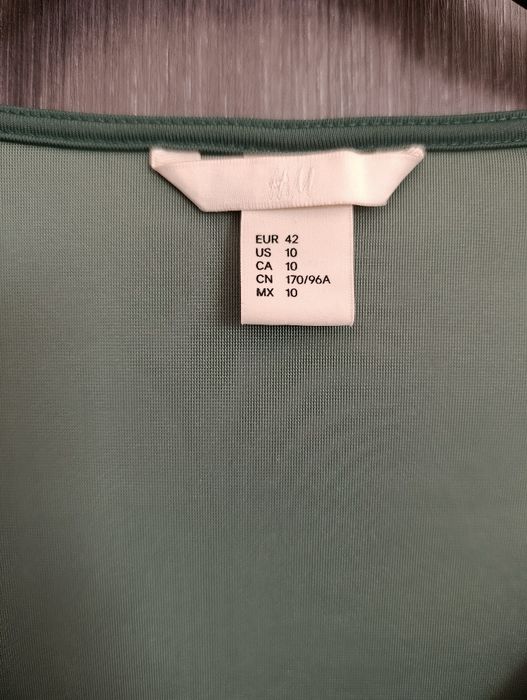 Смарагдово зелена велурена рокля H&M с дълъг ръкав