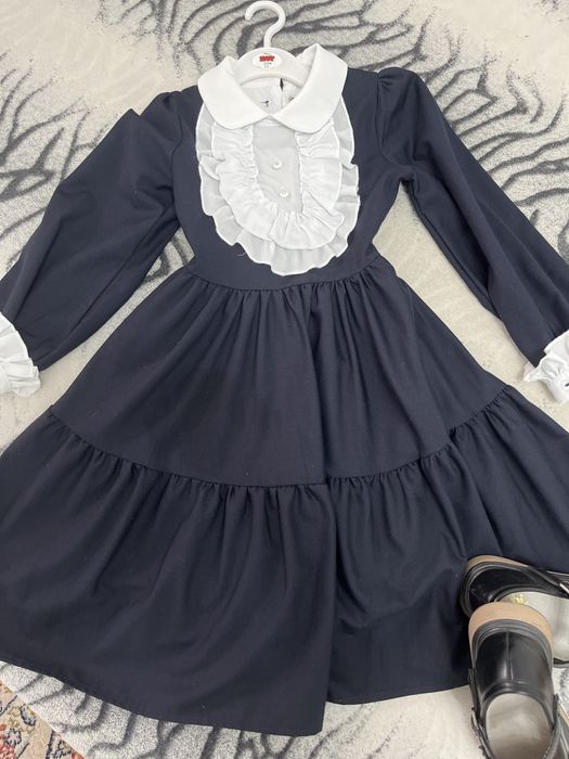 Платье в школьное на девочку продам