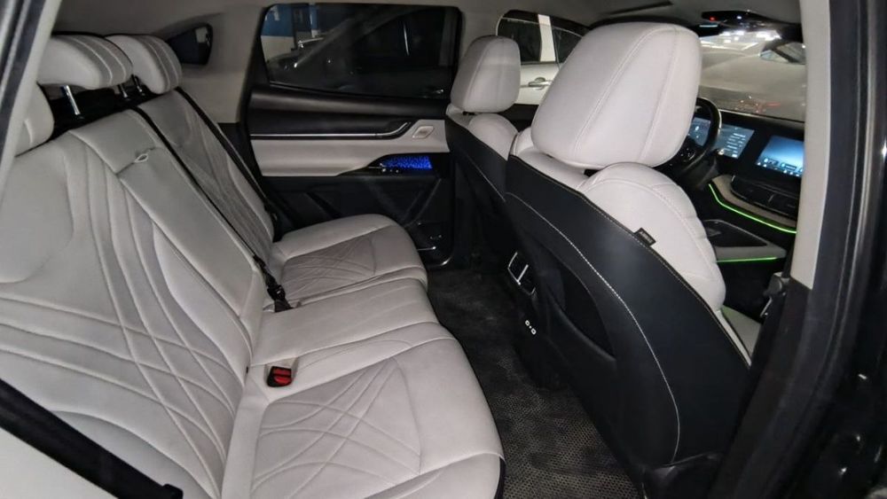 Chery Kampanyaga tegishli Nomi Aiqar EQ7 Elektromobil