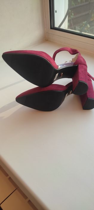 Бордовые босоножки