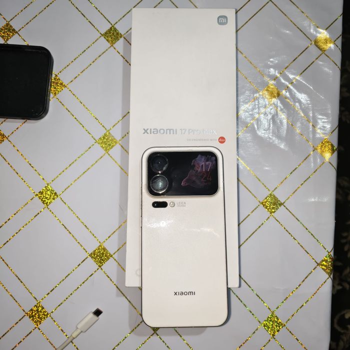 Xiaomi 17пор макс  16/512