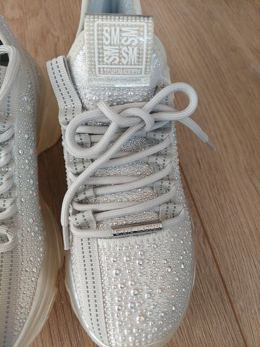 Нови Сникърси Steve Madden