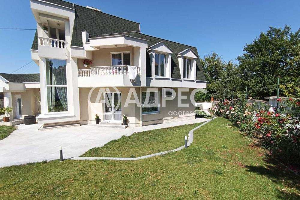 Продава се Къща в Разград, Житница - 463 кв.м за 1404 €/кв.м - Снимка #1