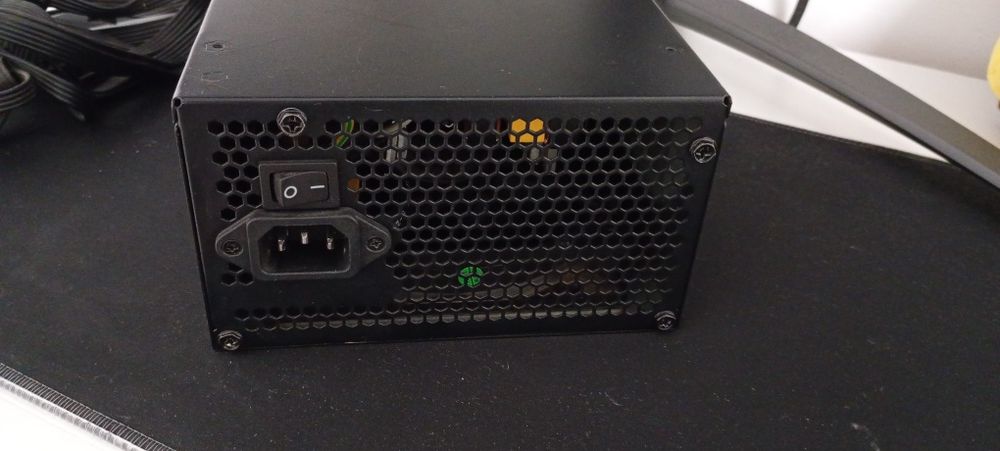 Vândă urgent sursă King 500W 80+ bronze de la AeroCool