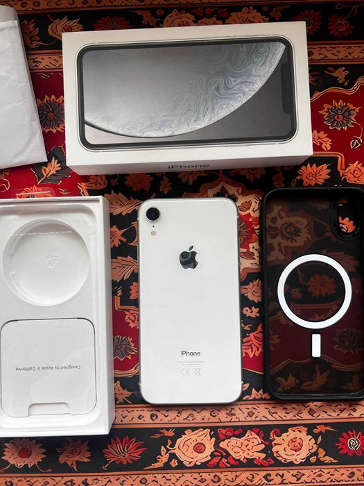 Продам iPhone XR 64Gb