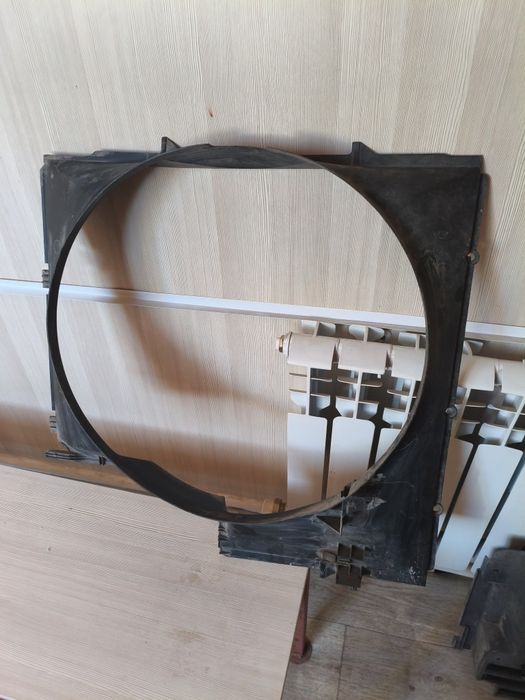 Продам диффузор радиатора бмв Х5 е53