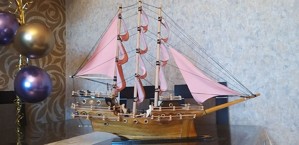 Корабль алые паруса