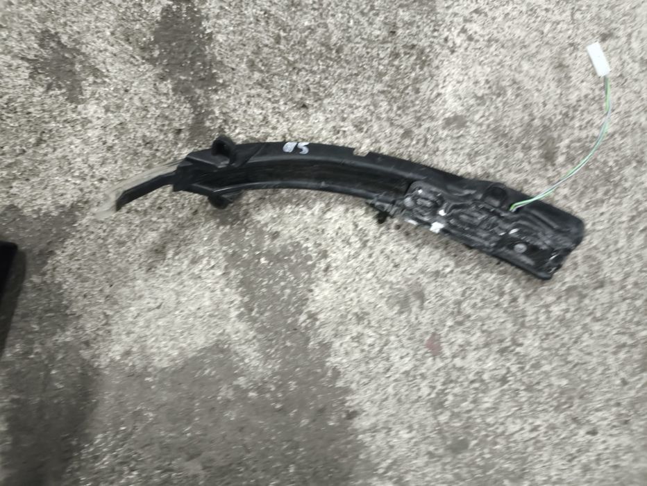 Мигач в огледало за Audi Q5.