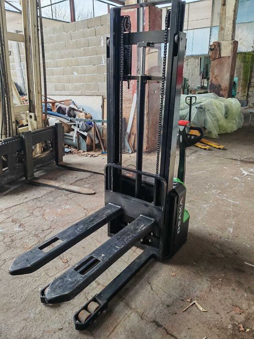 електрически стакер-Osaka