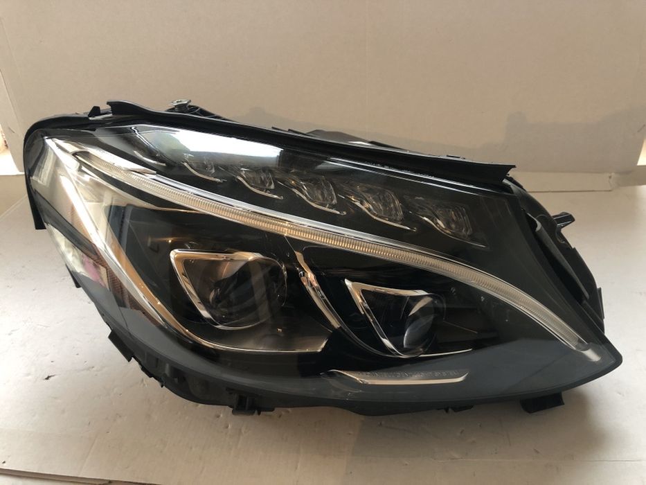 Десен фар Мерцедес C класа w205