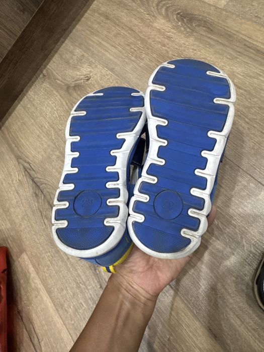 Продам сандали 29 размер