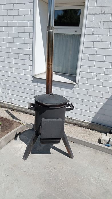 Печь с казаном с дымаходом