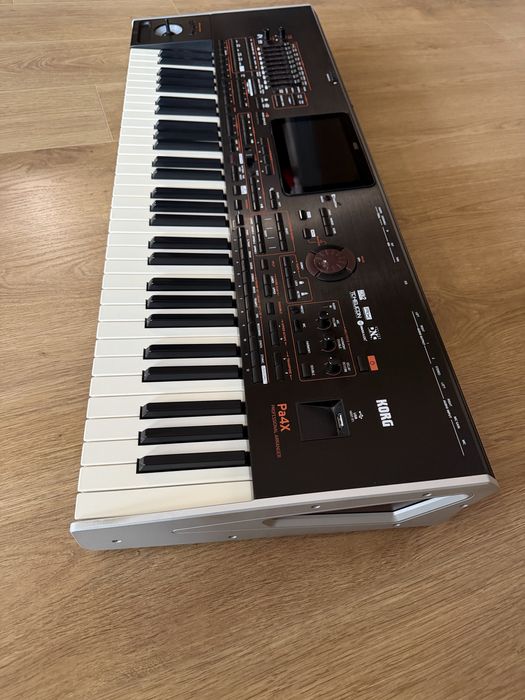 KORG pa 4x перфектен!