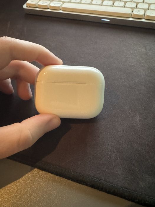 AirPods Pro 3 garantie pana in noiembrie