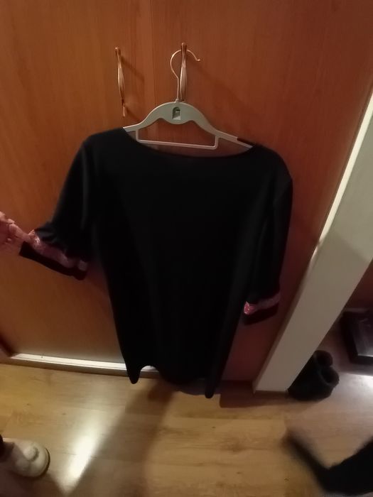 Vând rochii de zi și de seara