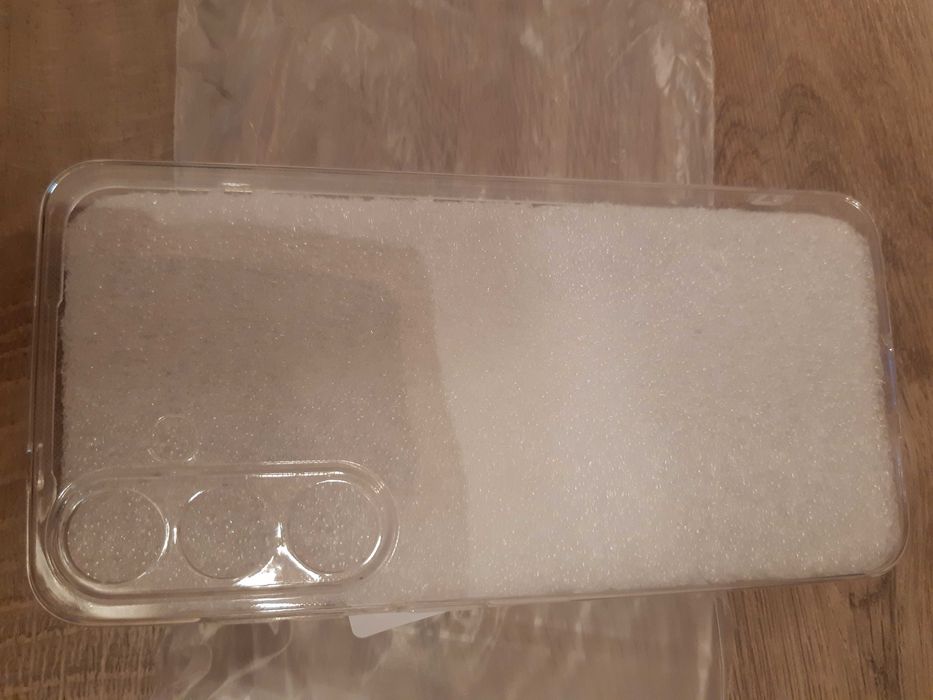 Samsung S25, 6.2', 3 Калъфa и 4 Протектора.