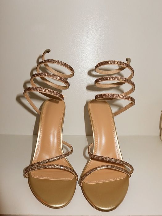 Налични сандали на висок ток 37,38,38,40 номер